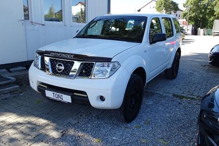 Nissan Pathfinder 220.800 km 4.390 &euro; München 81243