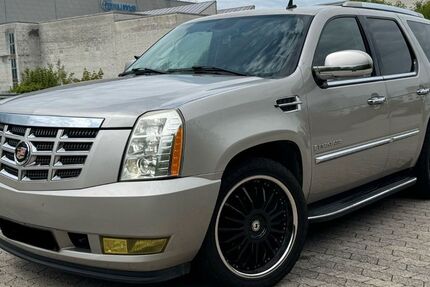 Cadillac Escalade 127.000 km 13.900 &euro; München 81549