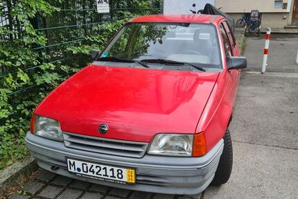 Opel Kadett 60.600 km 1.234 &euro; München 81671