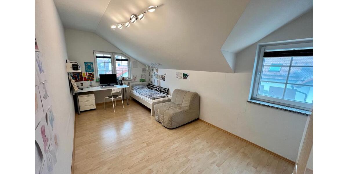 Einfamilienhaus Hallbergmoos - 7 Zimmer, 210 m&sup2;, 3.250&euro; | Angebot:26377737