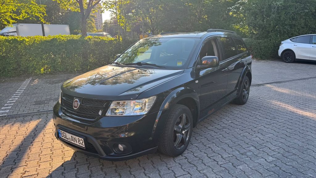 Fiat Freemont 176.300 km 3.990 &euro; München 81929