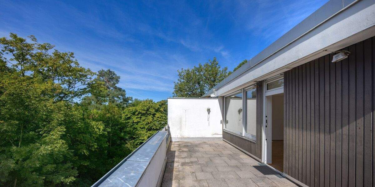 BEZUGSFREIE 3-ZI.-DACHTERRASSEN-WOHNUNG MIT STELLPLATZ IN GRÄFELFING 3 zimmer