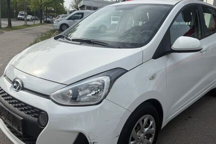 Hyundai i10 9.300 km 8.900 &euro; München 81829