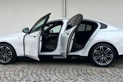 BMW i5 12.705 km 55.700 &euro; München 81245