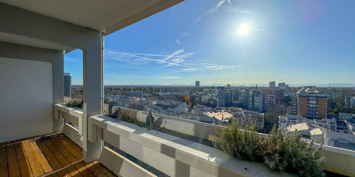 Etagenwohnung München Bogenhausen - 3 Zimmer, 93 m&sup2;, 2.200&euro; | Angebot:26487108