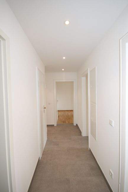 Sonnige, vollkommen neu renovierte 4-Zimmer Wohnung mit Südloggia in Neuhausen 4 zimmer