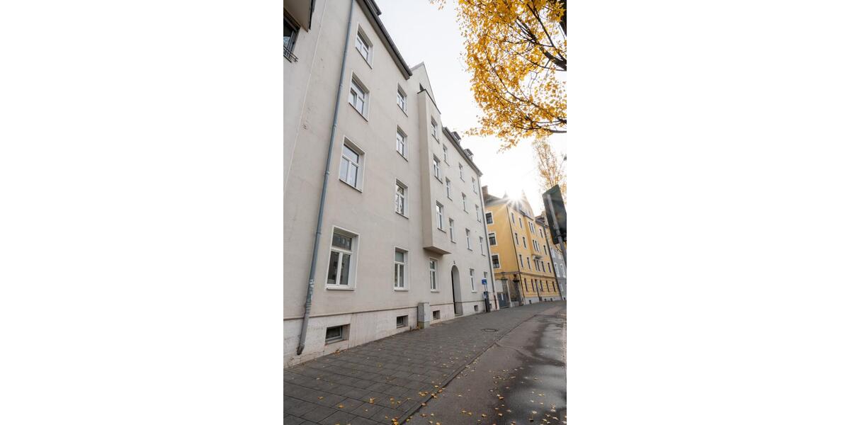 Altbauwohnung am Harras mit Balkon - 3,5 Zimmer 3.5 zimmer