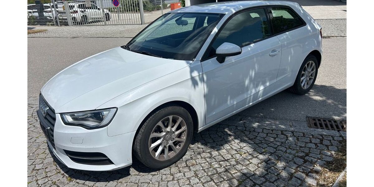Audi A3 138.000 km 7.900 &euro; München 81929