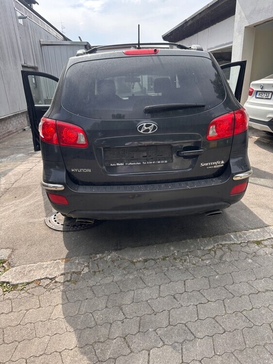 Hyundai Santa Fe 389.563 km 1.900 € Putzbrunn 85640