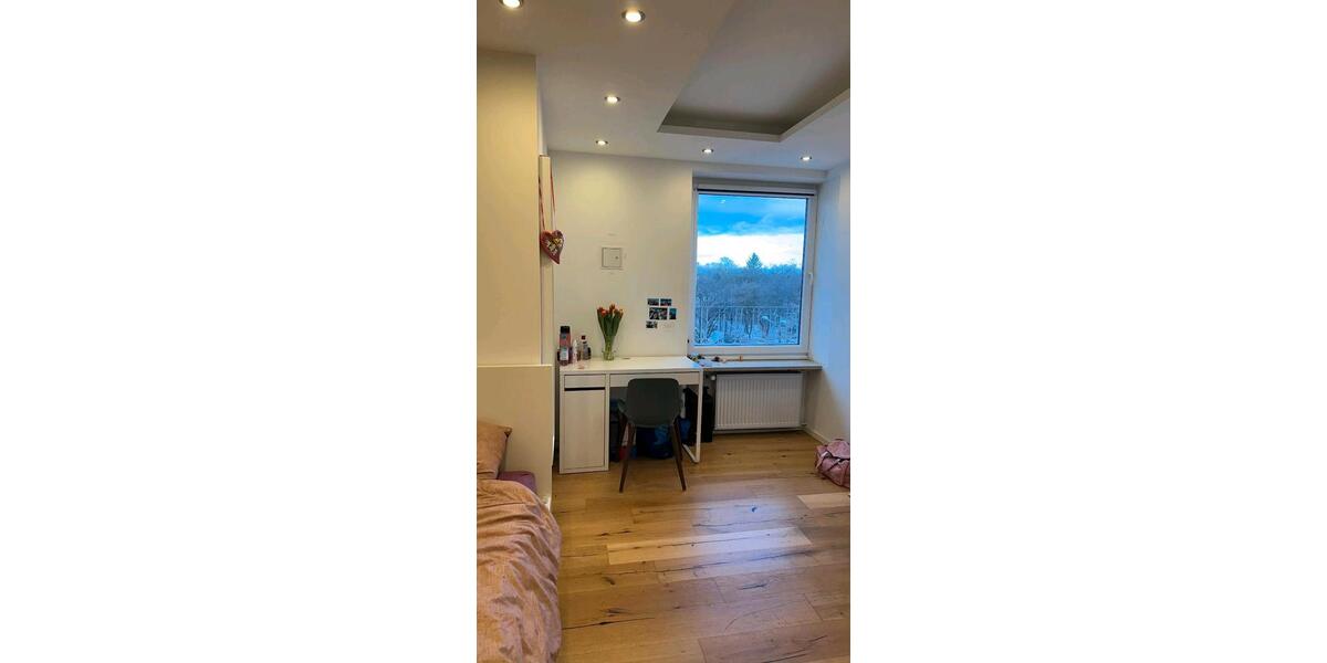 Modernes WG Zimmer Nöhe Olympiapark für junge Leute 4 zimmer