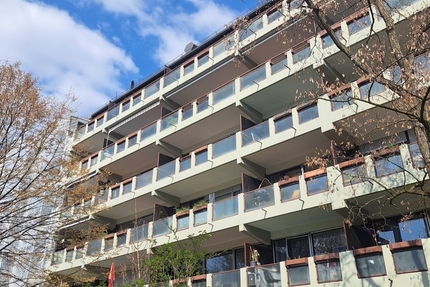 Helle 3-Zimmer-Wohnung in der obersten Etage in Neuhausen am Olympiapark-Süd - Wohnung München Moosach | Angebot:25918911