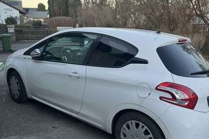 Peugeot 208 120.000 km 3.800 &euro; Wolfratshausen 82515