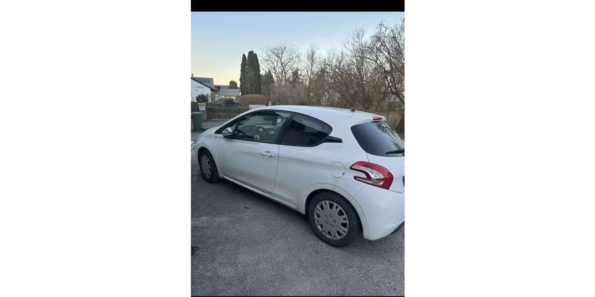 Peugeot 208 120.000 km 3.800 &euro; Wolfratshausen 82515