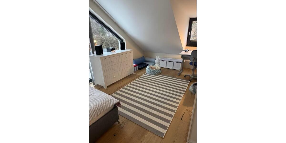 Dachgeschoßwohnung Grünwald - 1 Zimmer, 22 m&sup2;, 950&euro; | Angebot:26377546