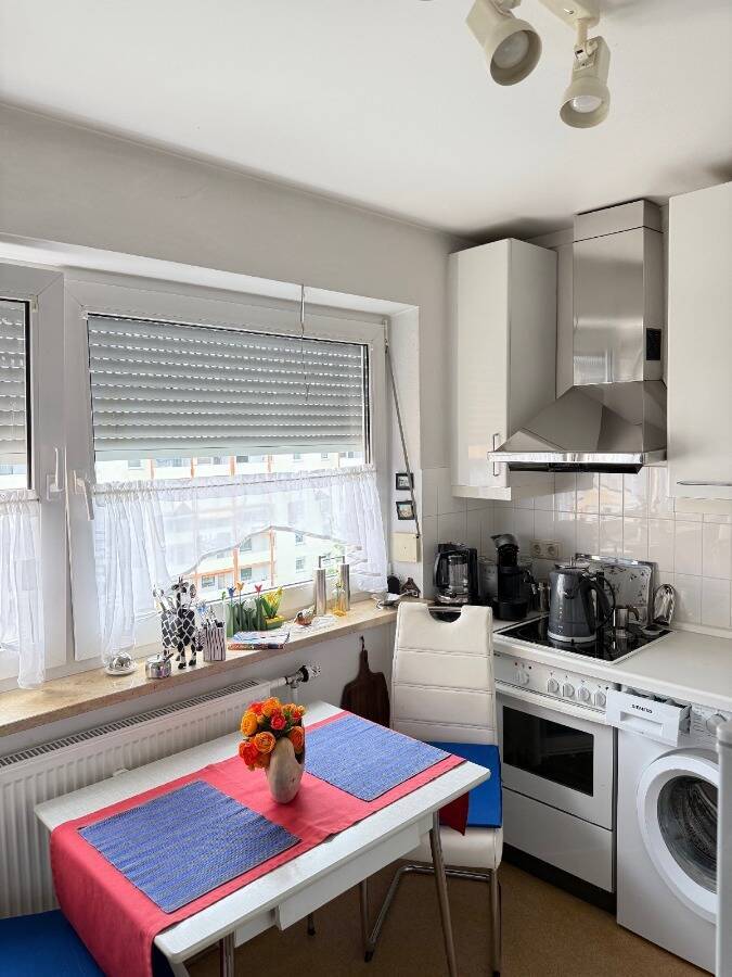 WEIGERT: 3-Zimmer-Wohnung mit Loggia & TG-Stellplatz in Aubing