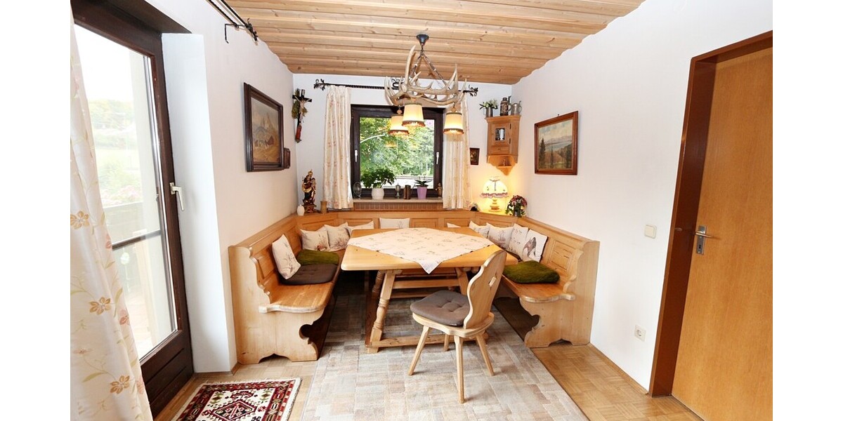 !! RARITÄT in SEENÄHE !! 4-Zimmer-WOHNUNG in Zwei-Familien-Haus * OG + DG mit Balkon + Garten * STA 4 zimmer