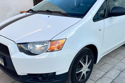Mitsubishi Colt 167.000 km 2.499 &euro; München 81829