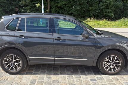 VW Tiguan 70.147 km 20.999 &euro; München 81927