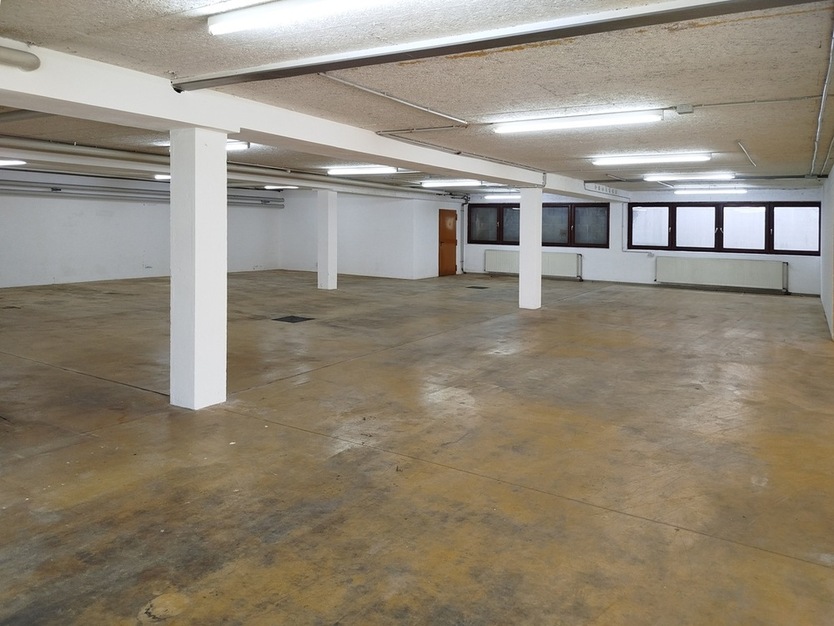 Gewerbefläche oder Lager mit Erweiterungsmöglichkeiten in Sauerlach zimmer