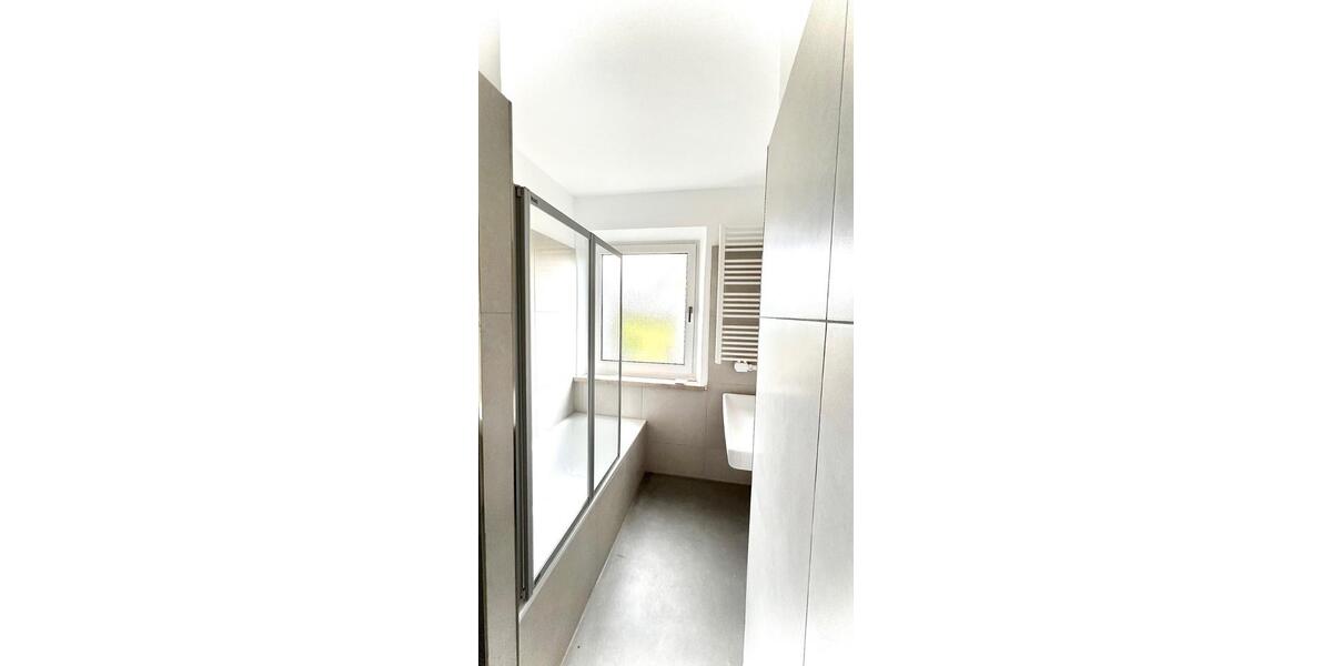 76 m² große helle Wohnung in Neuhausen - ZUR MIETE (auch WG) 3 zimmer