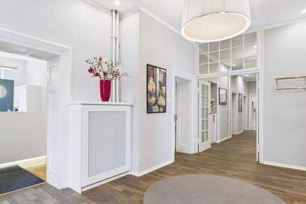 Repräsentativer Altbau im Denkmalensemble Neuhausen-Nymphenburg 8 zimmer