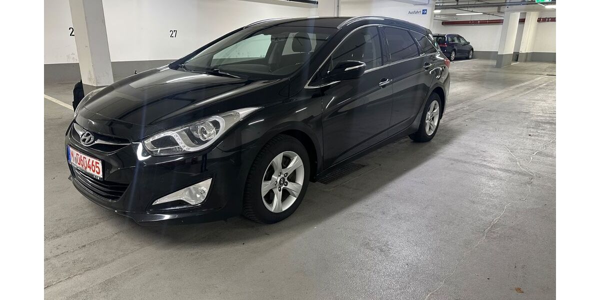 Hyundai i40 125.548 km 7.990 € München 81929