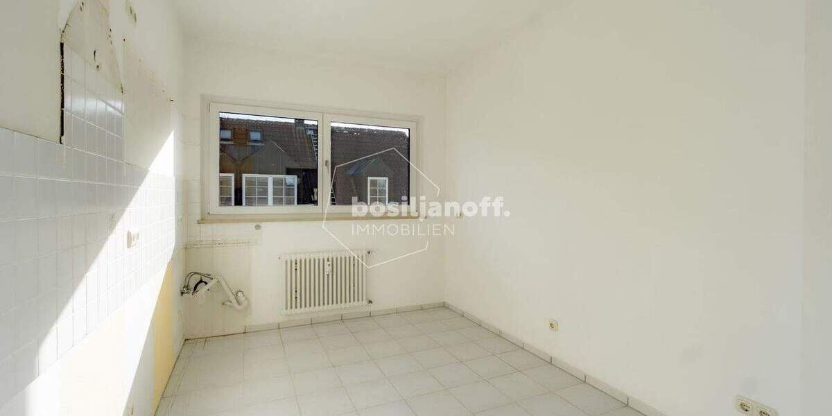 GROSSZÜGIGE 4-ZIMMER-DACHGESCHOSSWOHNUNG MIT BALKON IN RUHIGER LAGE 4 zimmer