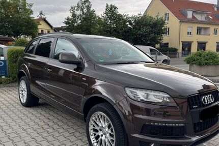 Audi Q7 260.000 km 12.400 € München 81829