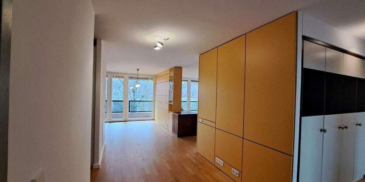 NEU... JETZT KOMMT FARBE INS SPIEL - RUHIGE LAGE - SONNIGE AUSSICHT 4 zimmer