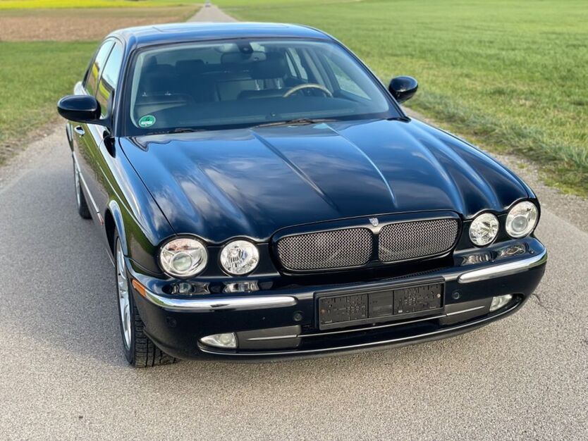 Jaguar XJ 185.900 km 11.999 € München 81673