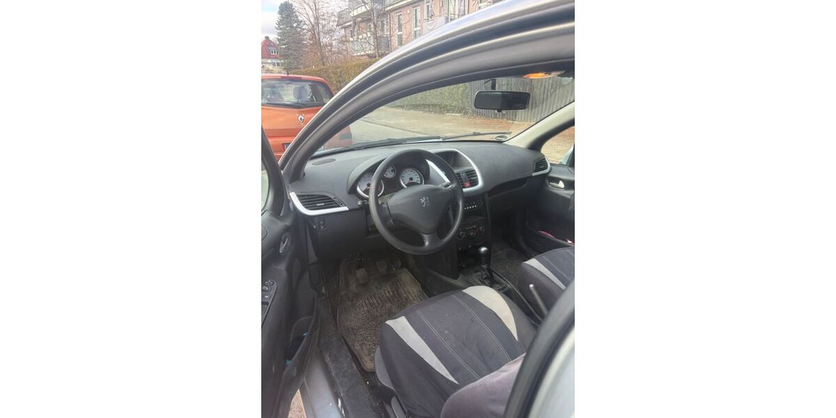 Peugeot 207 103.000 km 3.700 &euro; München 85540