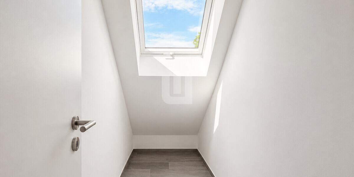 WINDISCH - ERSTBEZUG! Hochwertige 2-Zi.-DG - Wohnung mit EBK, Balkon und privatem Garten - Dachgeschoßwohnung Gröbenzell | Angebot:26764137