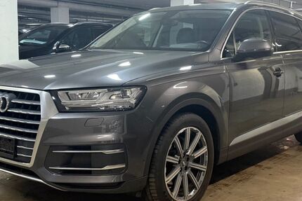 Audi Q7 156.850 km 28.999 &euro; München 81677