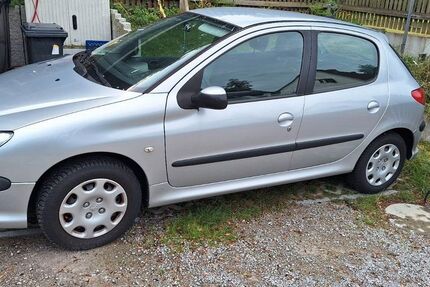 Peugeot 206 102.000 km 2.500 &euro; München 81927