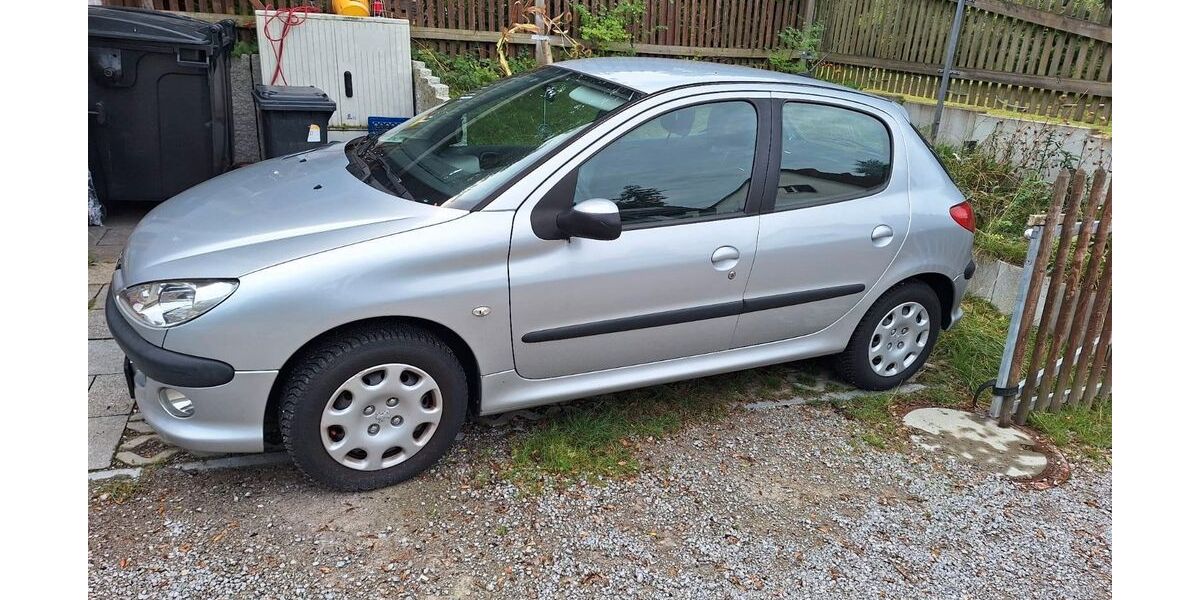 Peugeot 206 102.000 km 2.500 &euro; München 81927