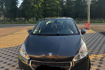 Peugeot 208 90.000 km 5.200 &euro; München 81669