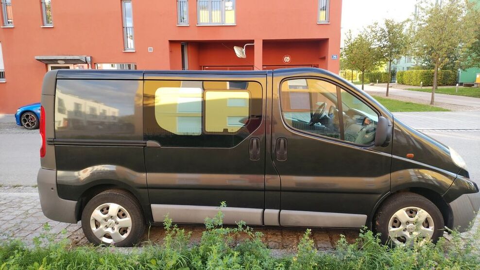Opel Vivaro 68.950 km 10.400 € Regensburg 93059