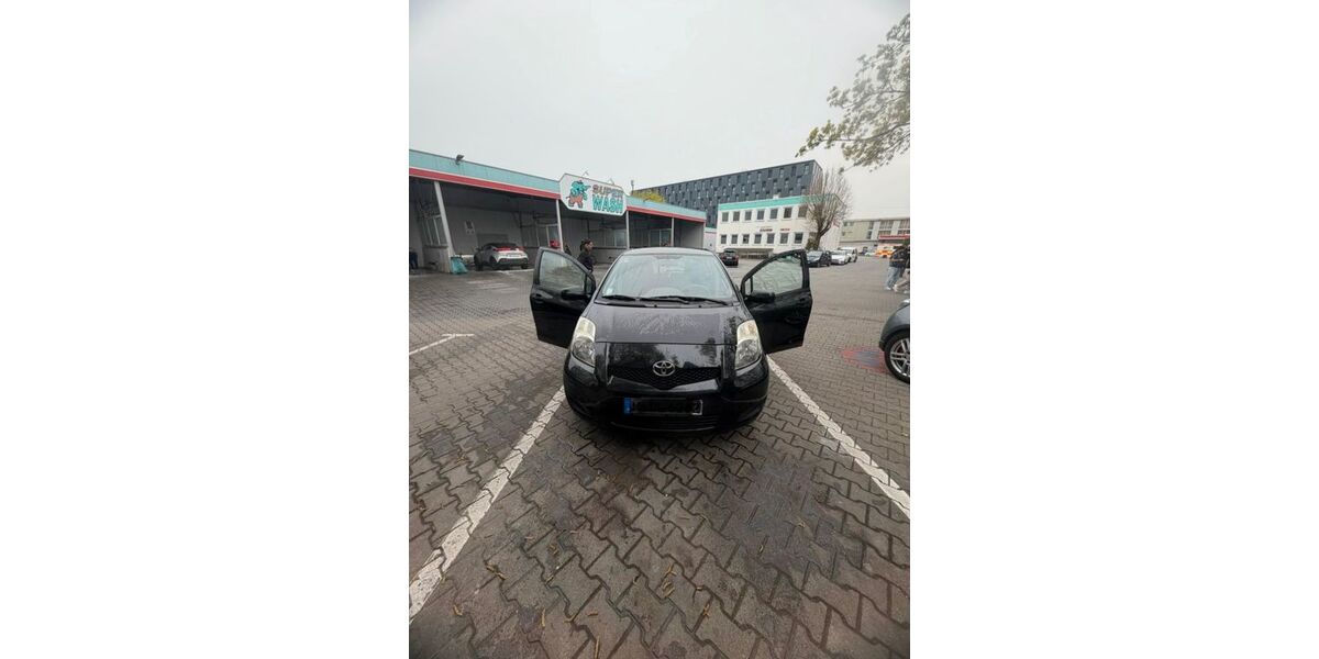 Toyota Yaris 151.000 km 3.349 &euro; München 80686
