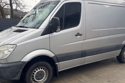 Mercedes-Benz Sprinter 206.000 km 8.990 &euro; München 81825