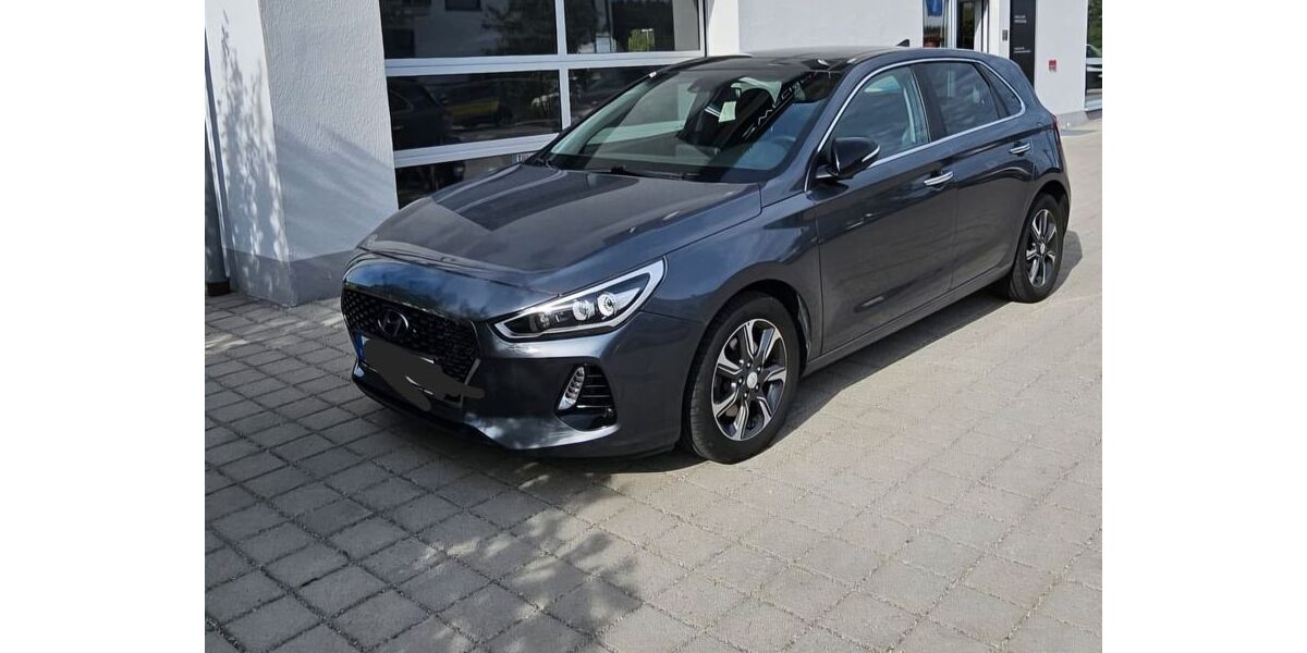 Hyundai i30 120.000 km 11.300 &euro; München 81739