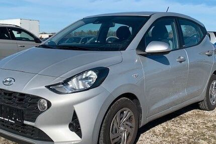 Hyundai i10 16.839 km 11.490 &euro; München 81827