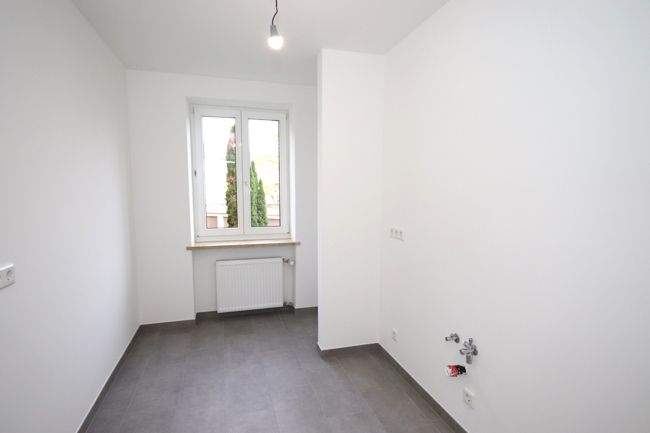 Sonnige, vollkommen neu renovierte 4-Zimmer Wohnung mit Südloggia in Neuhausen 4 zimmer