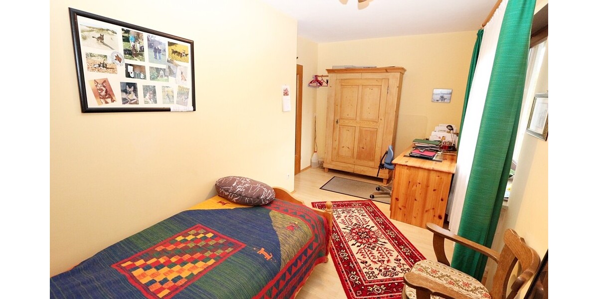 !! RARITÄT in SEENÄHE !! 4-Zimmer-WOHNUNG in Zwei-Familien-Haus * OG + DG mit Balkon + Garten * STA 4 zimmer