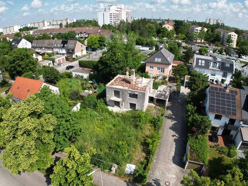 URBAN - NATURNAH - IDEAL - Grundstück mit Baugenehmigung für Mehrfamilienhaus in München-Feldmoching