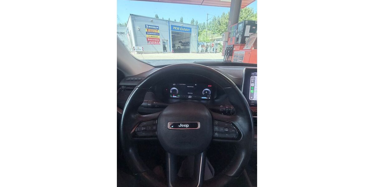 Jeep Compass 28.000 km 21.200 &euro; München 81671