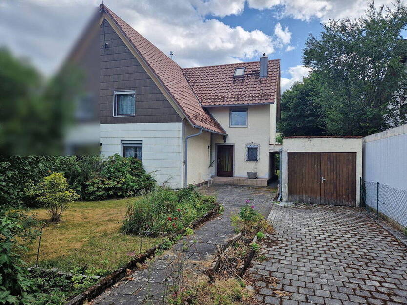 Charmante Doppelhaushälfte mit großem Potenzial in ruhiger Lage