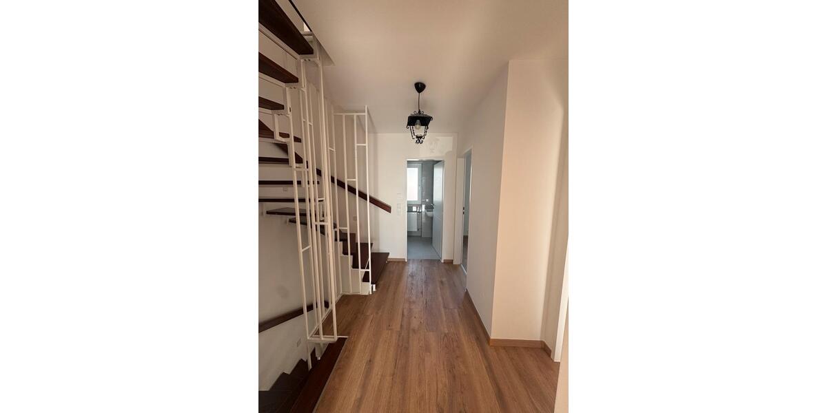 Reihenhaus Neufahrn bei Freising Mintraching-Grüneck - 7 Zimmer, 140 m&sup2;, 2.750&euro; | Angebot:26066116