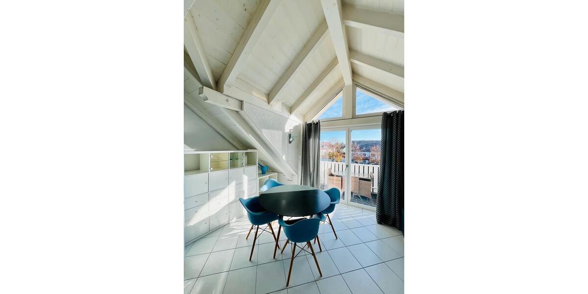 Vollmöblierte Galeriewohnung inkl. Garage + Balkon + Keller 2.5 zimmer