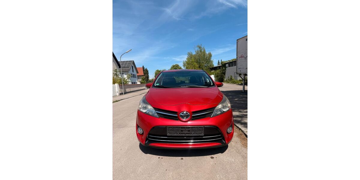 Toyota Verso 143.400 km 5.950 &euro; München 81377