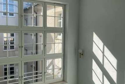 Wohnung München Nymphenburg - 2 Zimmer, 71 m&sup2;, 2.500&euro; | Angebot:26974113